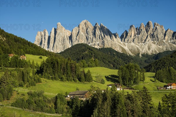 Farmhouses in front of Geislergruppe