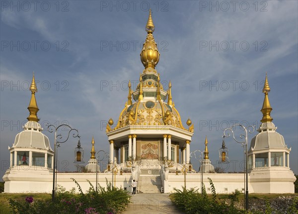 Maha Rattana Chedi of Wat Thung Setthi