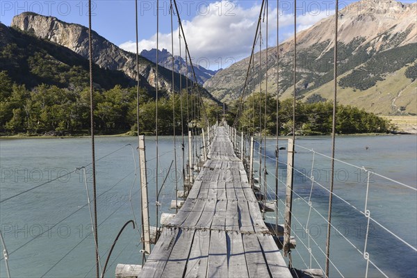 Suspension bridge at Cerro Fitz Roy