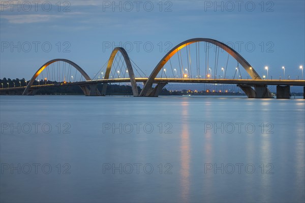 The Juscelino-Kubitschek bridge spans Lake Paranoa