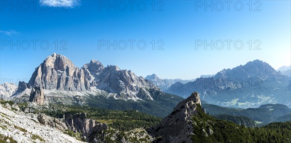 Hiking trail to Nuvolau