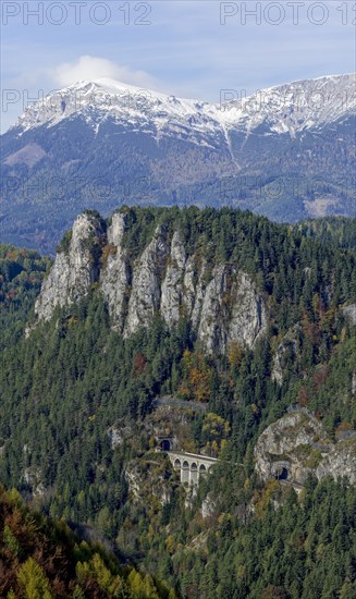 Krauselklauseviadukt with Pollereswand and Raxeres massif with Heukuppe