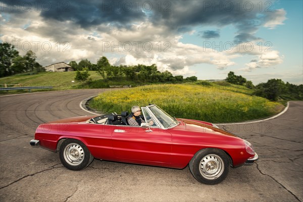 Red Alfa Spider 2000