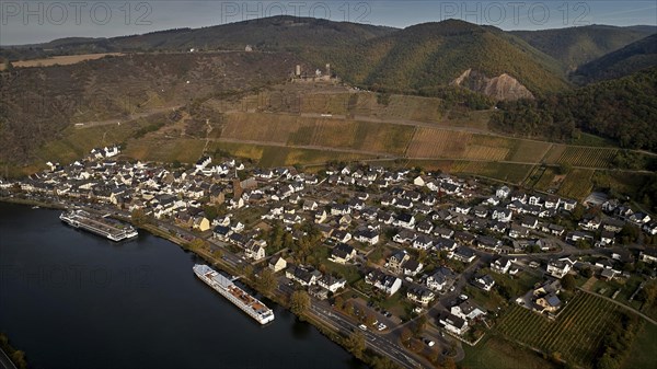 Thurant Castle high above the Moselle near Alken