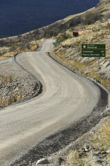 Section of the Carretera Austral with curves