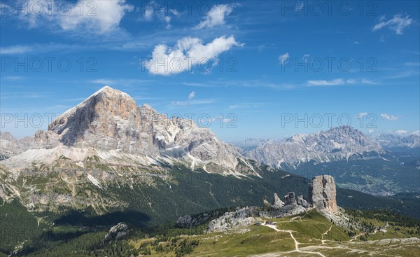 Hiking trail to Nuvolau