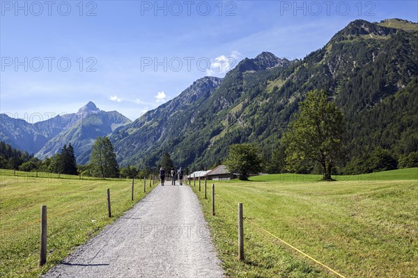 Hikers in the Trettachtal