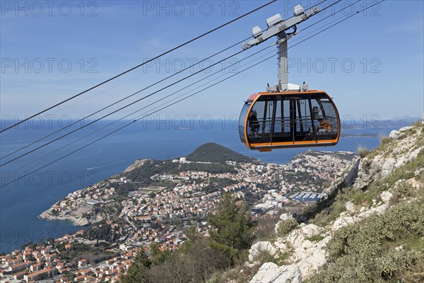 Cable car to Mount Srd