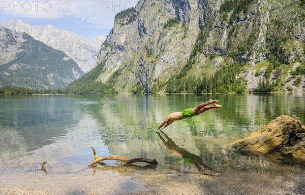 Young man jumps into Lake Obersee