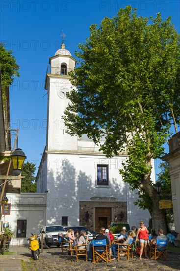 Street cafe in front of the church Matriz