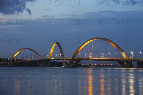 The Juscelino-Kubitschek bridge spans Lake Paranoa