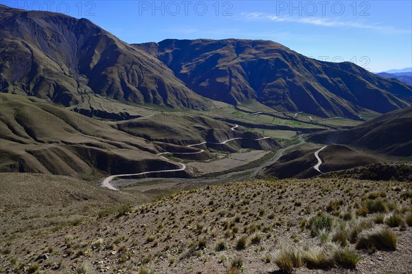 Curving gravel road to the Cuesta del Obispo