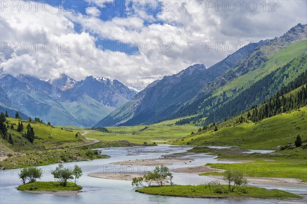 Aksu or Saryjaz river