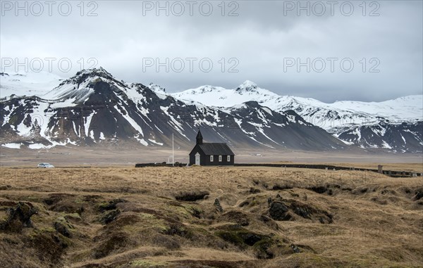 Buoakirkja church in front of snow-covered mountains