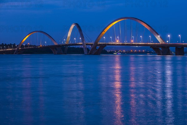 The Juscelino-Kubitschek bridge spans Lake Paranoa