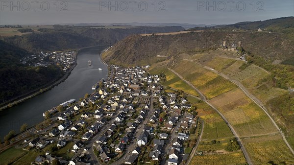 Thurant Castle high above the Moselle near Alken