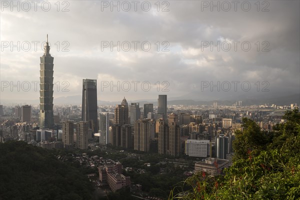 Skyline with Taipei 101 Tower