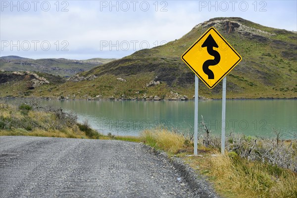 Sign Attention curves along the natural road