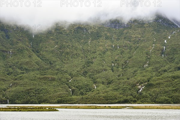 Weeping mountains