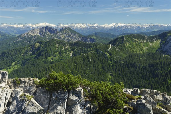 View from the Wallberg over the Austrian and Bavarian Schinder to the Hohe Tauern