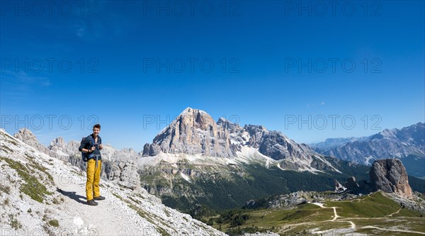 Walker on footpath to the Nuvolau