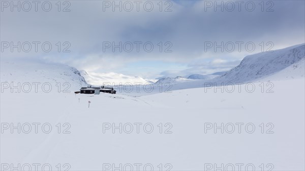 Hut on the Tjaktja Pass