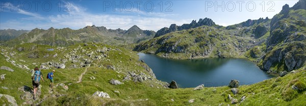 Two hikers at Brettersee