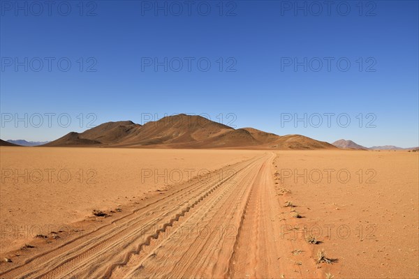 Sandtrack through the Tiras Mountains