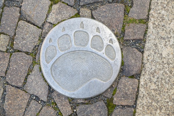 Marking on footpath