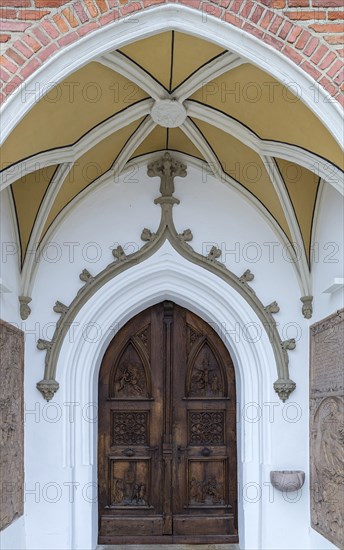 Side entrance of the parish church Maria Himmelfahrt
