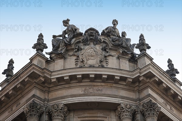 Gable with decorative figures