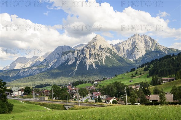 View of Leermoos and Ehrwald on the long-distance cycle path Via Claudia Augusta