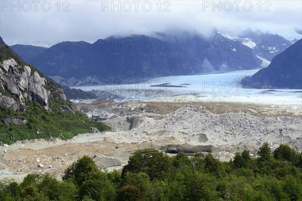 Glacier Exploradores with pebbles moraine