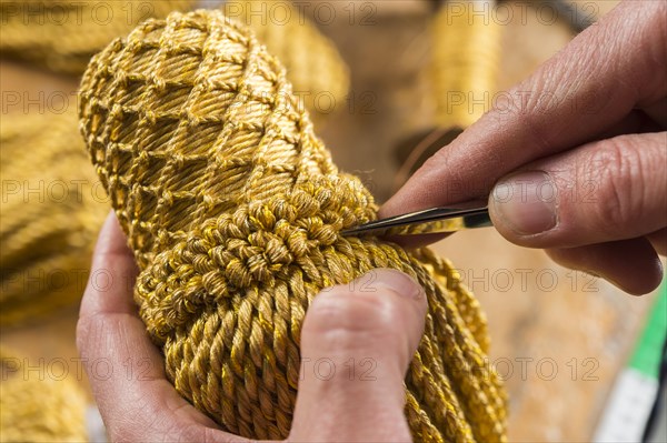 Passementerie maker