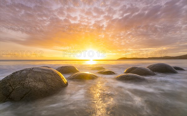 Moeraki boulders