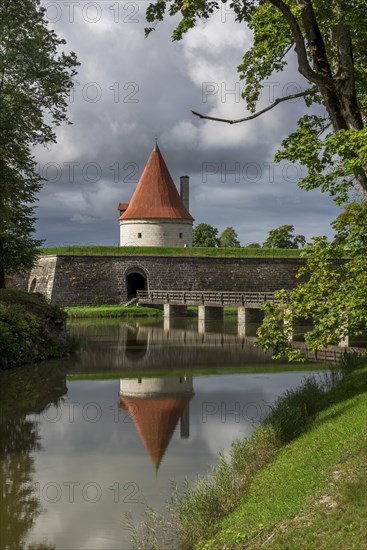 Bishop's castle defence tower