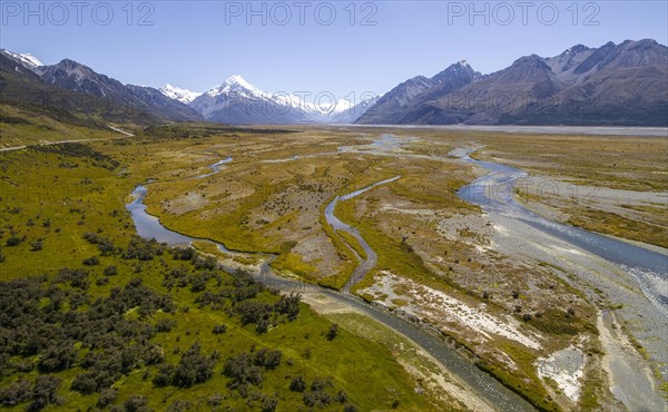 Wide riverbed of Tasman River