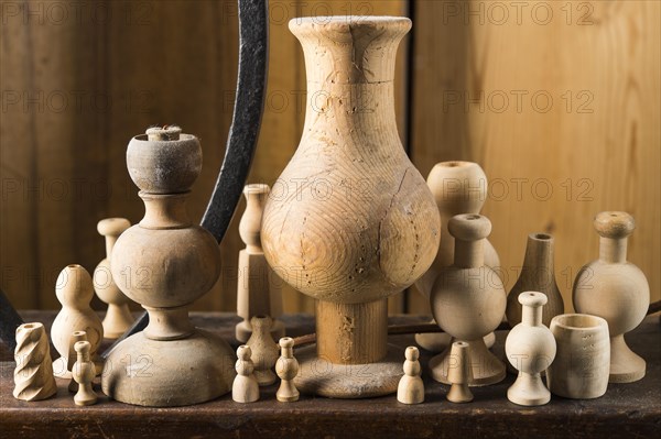 Hand-turned wood in various shapes and sizes