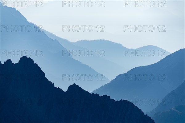 Staggered mountain ranges