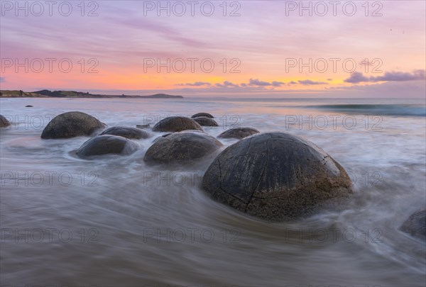 Moeraki boulders