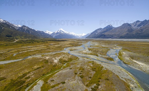 Wide riverbed of Tasman River