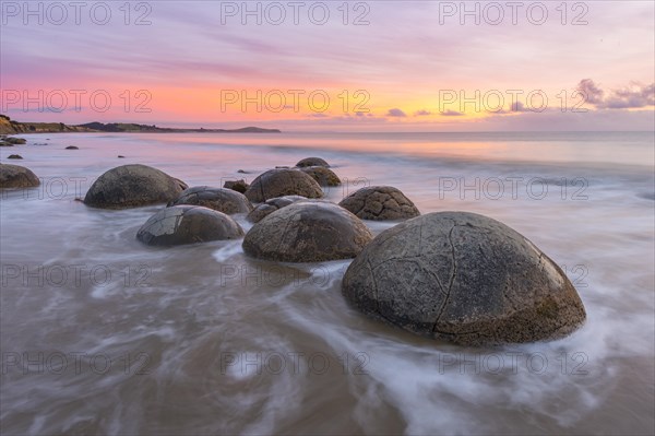 Moeraki boulders