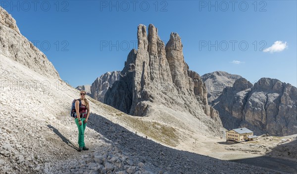 Hiker on the descent from the Santner via ferrata