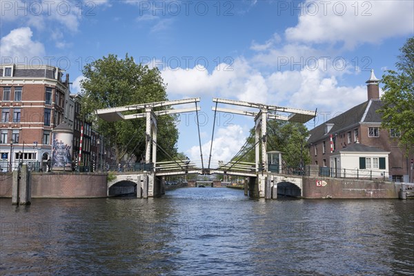 Bascule bridge