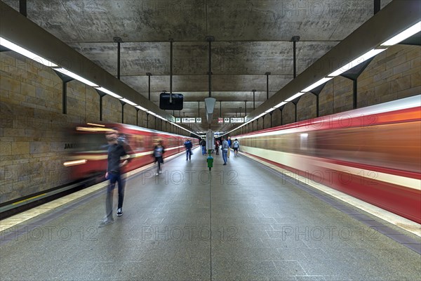 Jakobinenstrasse underground station with incoming and outgoing underground trains