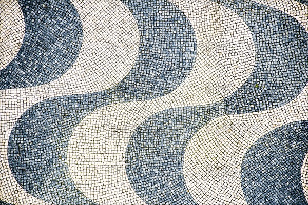 Black and white wavy plaster motif