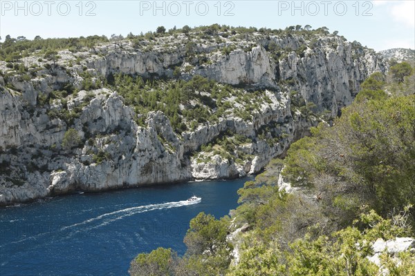 Calanque de Port-Miou with excursion boat