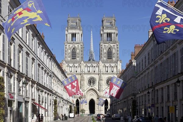Rue de Jeanne d'Arc overlooking Holy Cross Cathedral