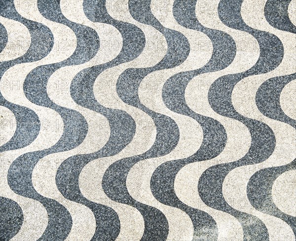 Black and white wavy plaster motif