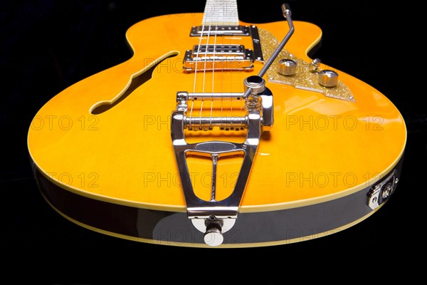 Archtop guitar
